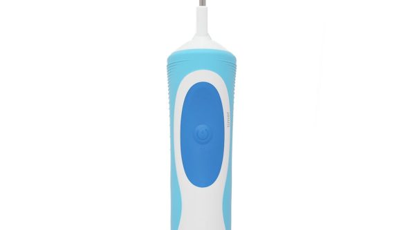 Bàn chải điện Oral-B Vitality Ultrathin Blue D12.513