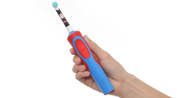 Bàn chải điện trẻ em Oral-B Vitality D12 Stages Power Cars