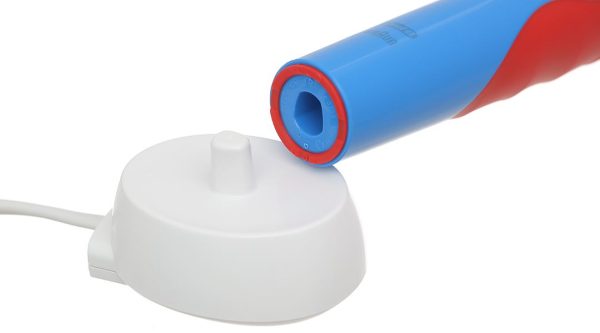 Bàn chải điện trẻ em Oral-B Vitality D12 Stages Power Cars