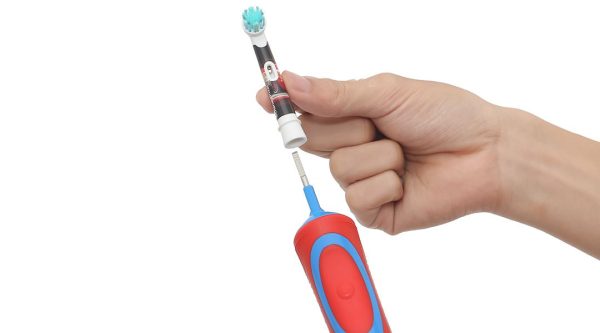 Bàn chải điện trẻ em Oral-B Vitality D12 Stages Power Cars