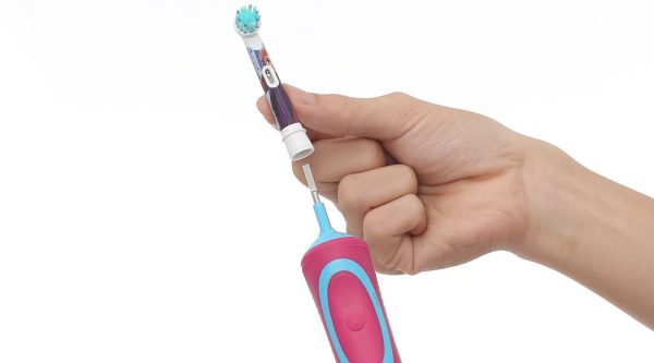 Bàn chải điện trẻ em Oral-B Vitality D12 Stages Power Frozen