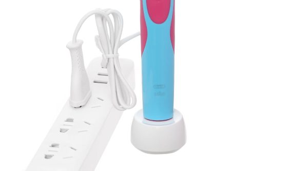 Bàn chải điện trẻ em Oral-B Vitality D12 Stages Power Frozen
