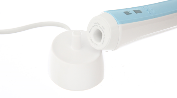 Bàn chải điện Oral-B Pro 500 CrossAction D16.513