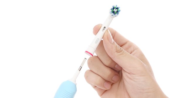 Bàn chải điện Oral-B Pro 500 CrossAction D16.513