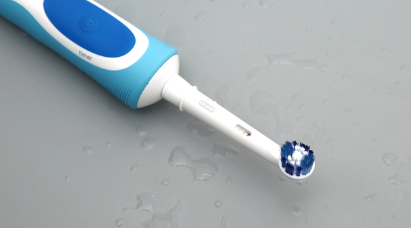 Bàn chải điện Oral-B Vitality Precision Clean Blue D12.513