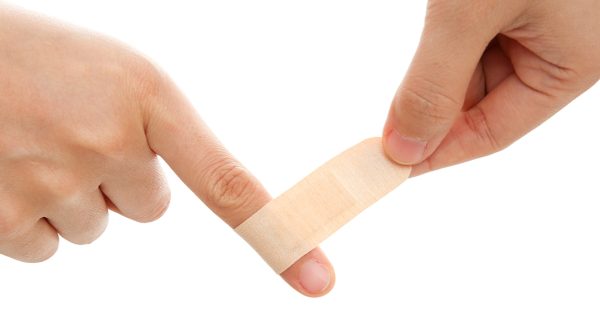Băng cá nhân vải Urgo Durable (2 x 6cm) hộp 102 miếng