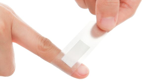 Băng cá nhân trong suốt Urgo Transparent (2 x 7.2cm) hộp 100 miếng