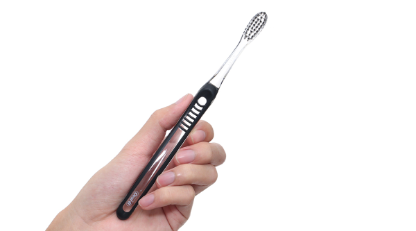 Bàn chải đánh răng Oral-B trà đen siêu mềm mảnh (vỉ 1 cây)