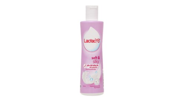 Dung dịch vệ sinh phụ nữ Lactacyd Soft & Silky giữ ẩm chai 250ml