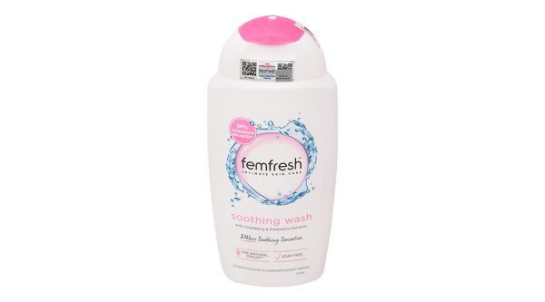 Dung dịch vệ sinh phụ nữ Femfresh Soothing Wash làm sạch, diệt khuẩn chai 250ml