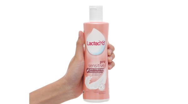 Dung dịch vệ sinh phụ nữ Lactacyd Pro Sensitive cho da nhạy cảm chai 250ml