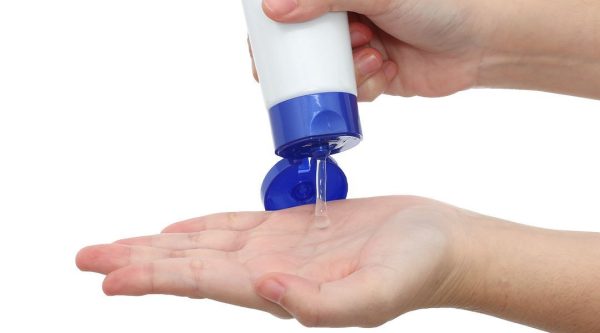 Gel rửa mặt Transino Clear Gel Wash giúp dưỡng ẩm, làm sạch và loại bỏ dầu thừa tuýp 110g