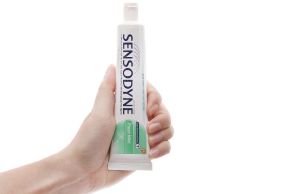 Kem đánh răng Sensodyne Fresh Mint giảm ê buốt tuýp 100g