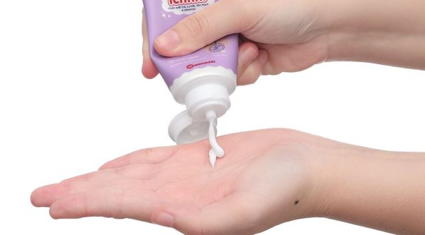Kem bôi chàm sữa thảo dược Ích nhi làm dịu da bị chàm sữa, khô ngứa cho trẻ em tuýp 30g