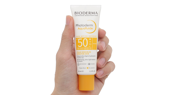 Kem chống nắng Bioderma Photoderm Aquafluide SPF50+ giảm bóng nhờn trên da tuýp 40ml