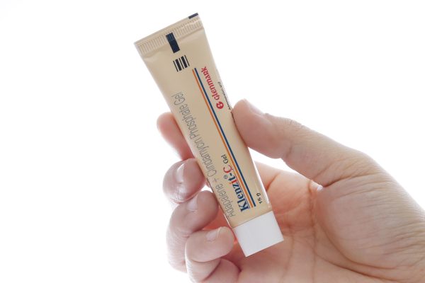 Klenzit-C Gel trị mụn trứng cá tuýp 15g