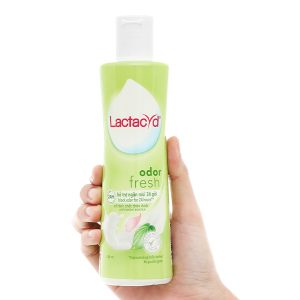 Dung dịch vệ sinh Lactacyd Odor Fresh lá trầu chai 250ml