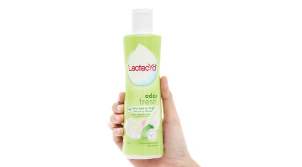 Dung dịch vệ sinh Lactacyd Odor Fresh lá trầu chai 250ml