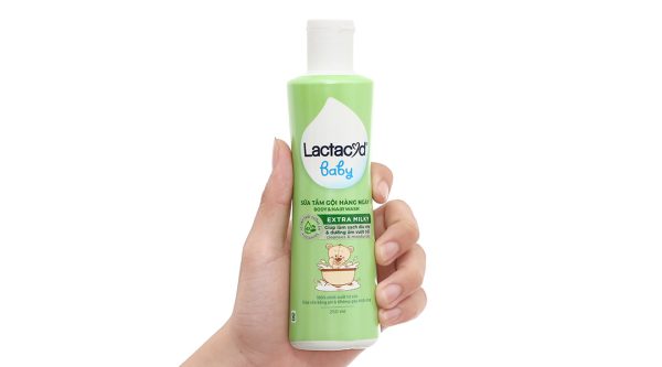 Sữa tắm gội Lactacyd Baby Extra Milky bảo vệ da và tóc cho bé chai 250ml
