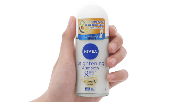 Lăn khử mùi Nivea Brightening & Smooth Vitamin C se khít lỗ chân lông chai 50ml