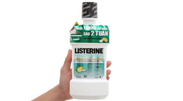 Nước súc miệng Listerine Healthy Bright giúp trắng răng chai 750ml