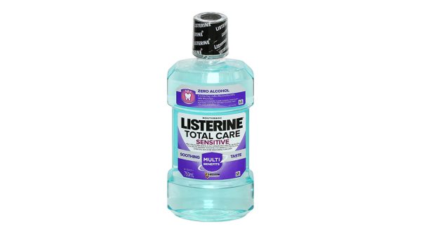Nước súc miệng Listerine Total Care Sensitive hơi thở thơm mát chai 750ml