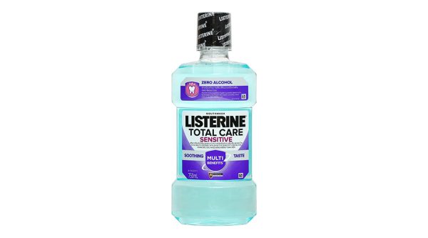 Nước súc miệng Listerine Total Care Sensitive hơi thở thơm mát chai 750ml