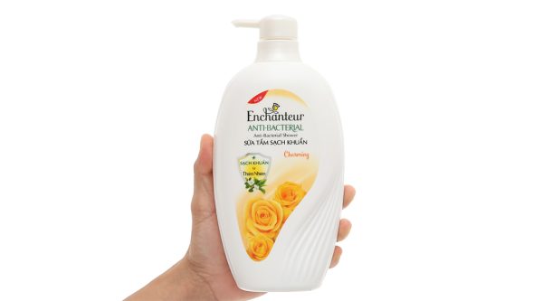 Sữa tắm Enchanteur hương nước hoa giúp sạch khuẩn da chai 650g