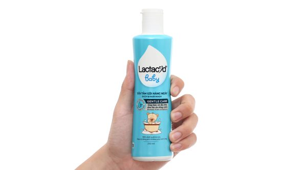 Sữa tắm gội Lactacyd BB giảm rôm sảy, hăm kẽ cho bé chai 250ml