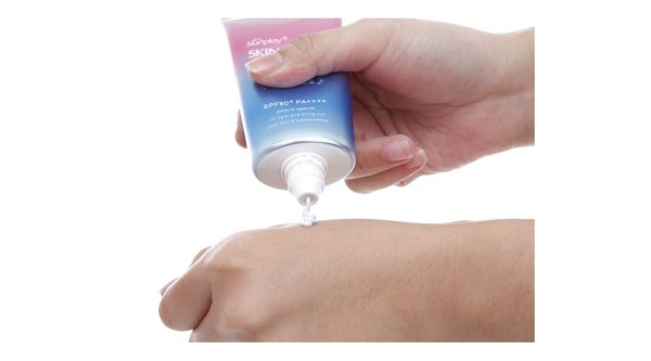 Tinh chất chống nắng Sunplay Tone Up Essence Lavender SPF 50+/PA++++ tuýp 50g